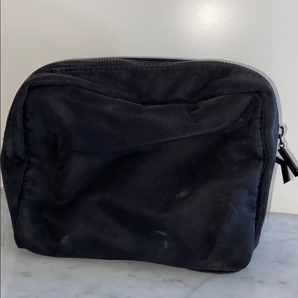 Kylie Jenner makeup bag - Picture 2 of 4